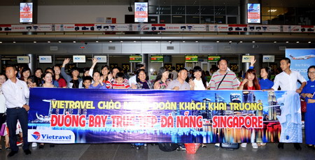 Vietravel chào mừng đoàn khách đầu tiên trải nghiệm tour đường bay mới “Đà Nẵng - Singapore”